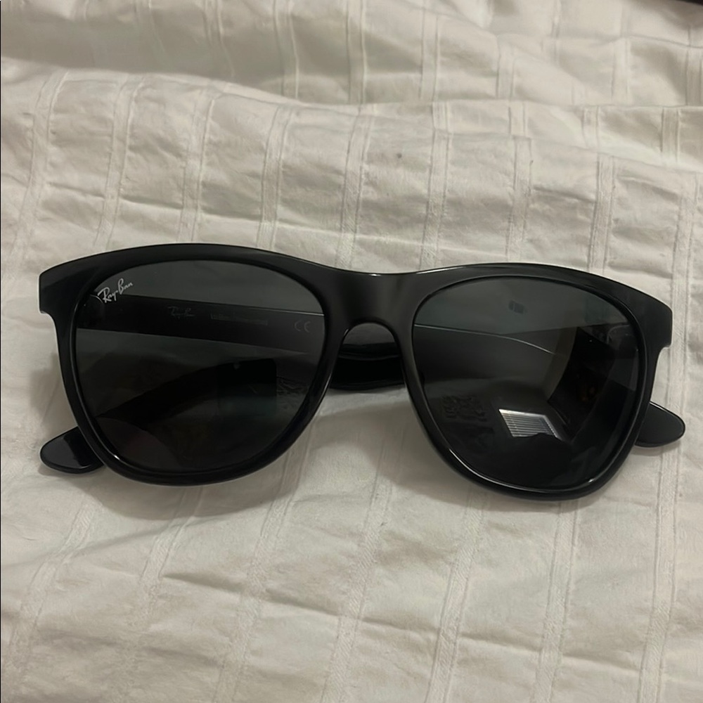 Ray-Ban Black Sunglasses